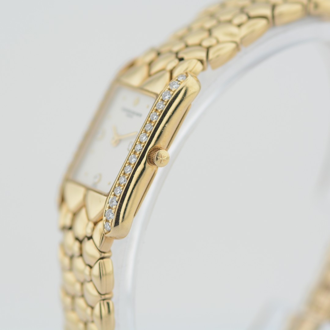 Vacheron Constantin / Ispahan 18K - Diamond - Lady's Yellow Gold Wristwatch - Image 5 of 11