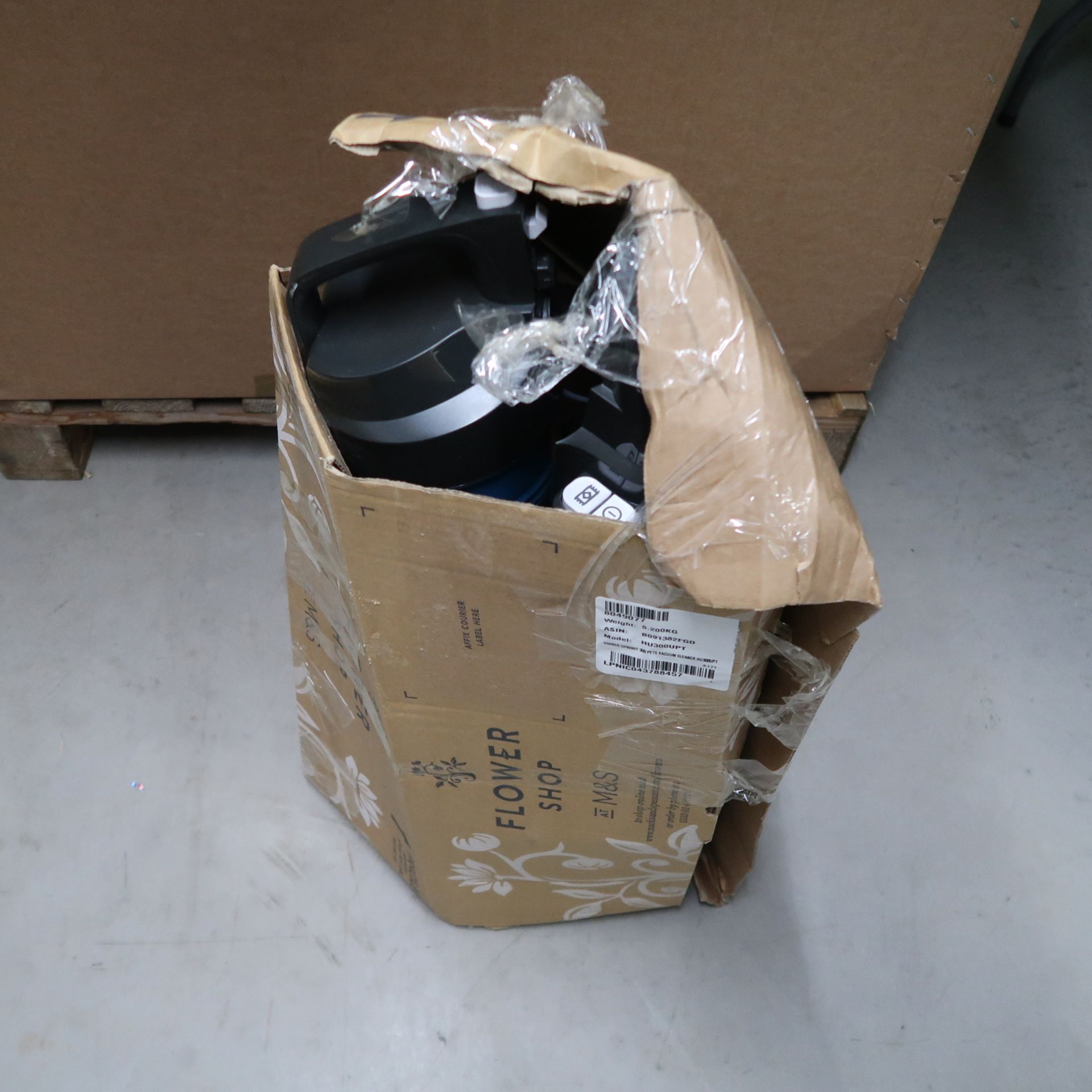 Pallet of Vacuum Cleaners - Category – Retails Returns/Spare Parts – P104 - Image 15 of 15