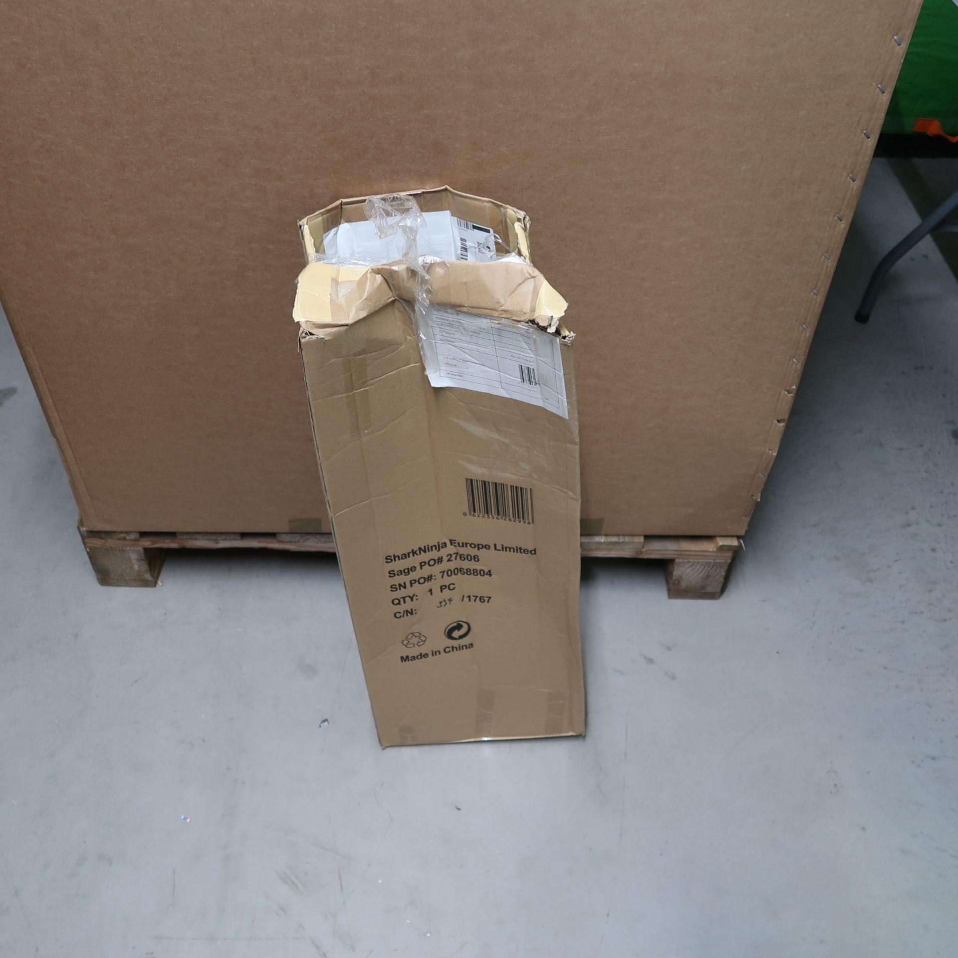 Pallet of Vacuum Cleaners - Category – Retails Returns/Spare Parts – P104 - Image 5 of 15