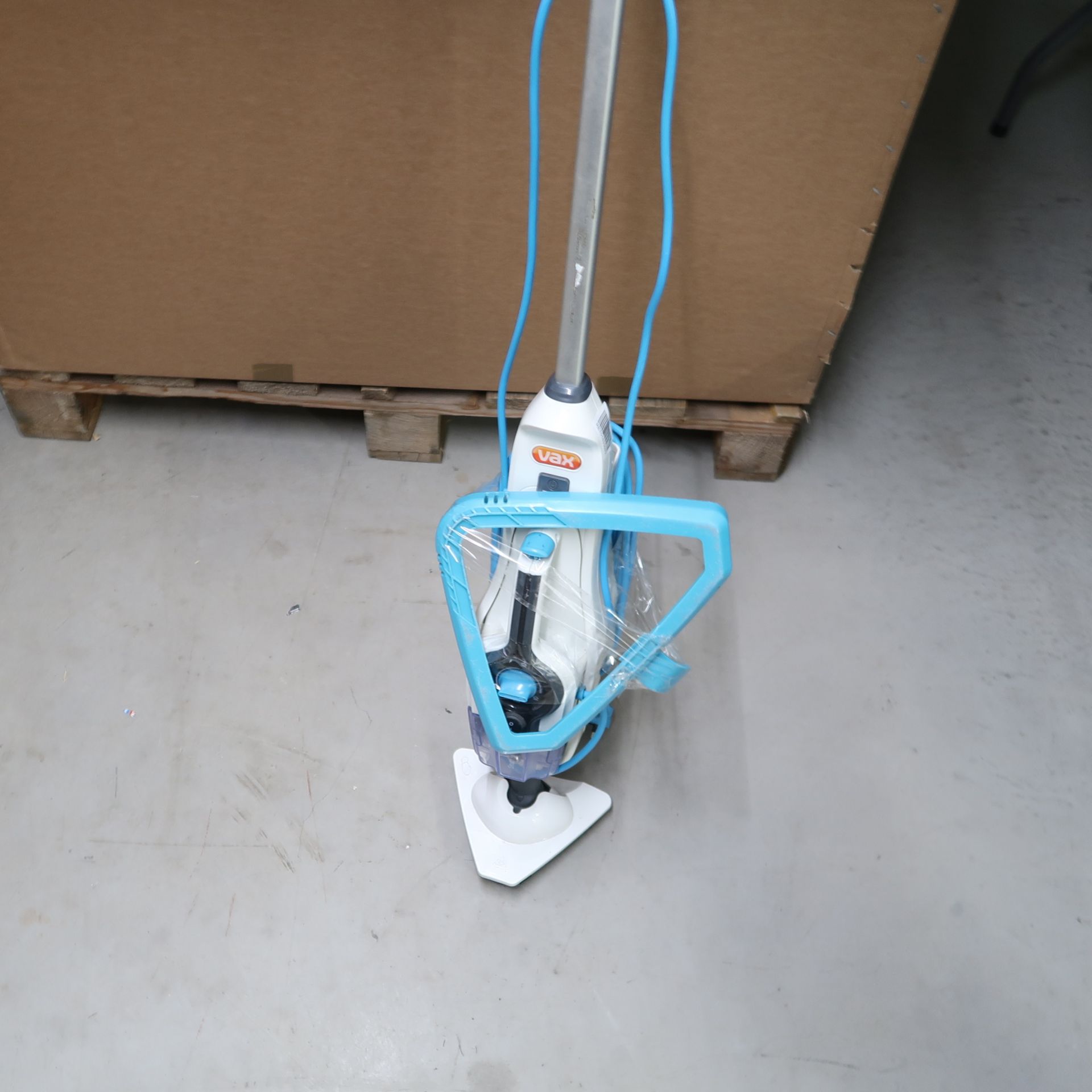 Pallet of Vacuum Cleaners - Category – Retails Returns/Spare Parts – P104 - Image 10 of 15