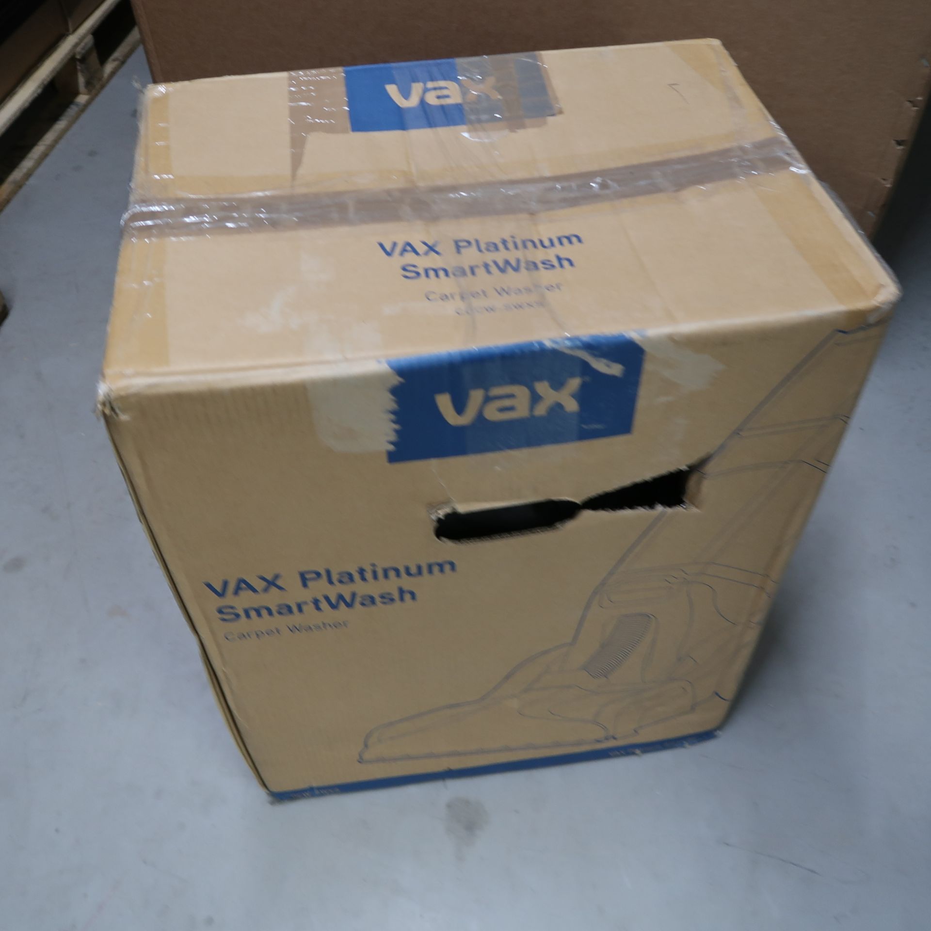 Pallet of Vacuum Cleaners - Category – Retails Returns/Spare Parts – P104 - Image 3 of 15