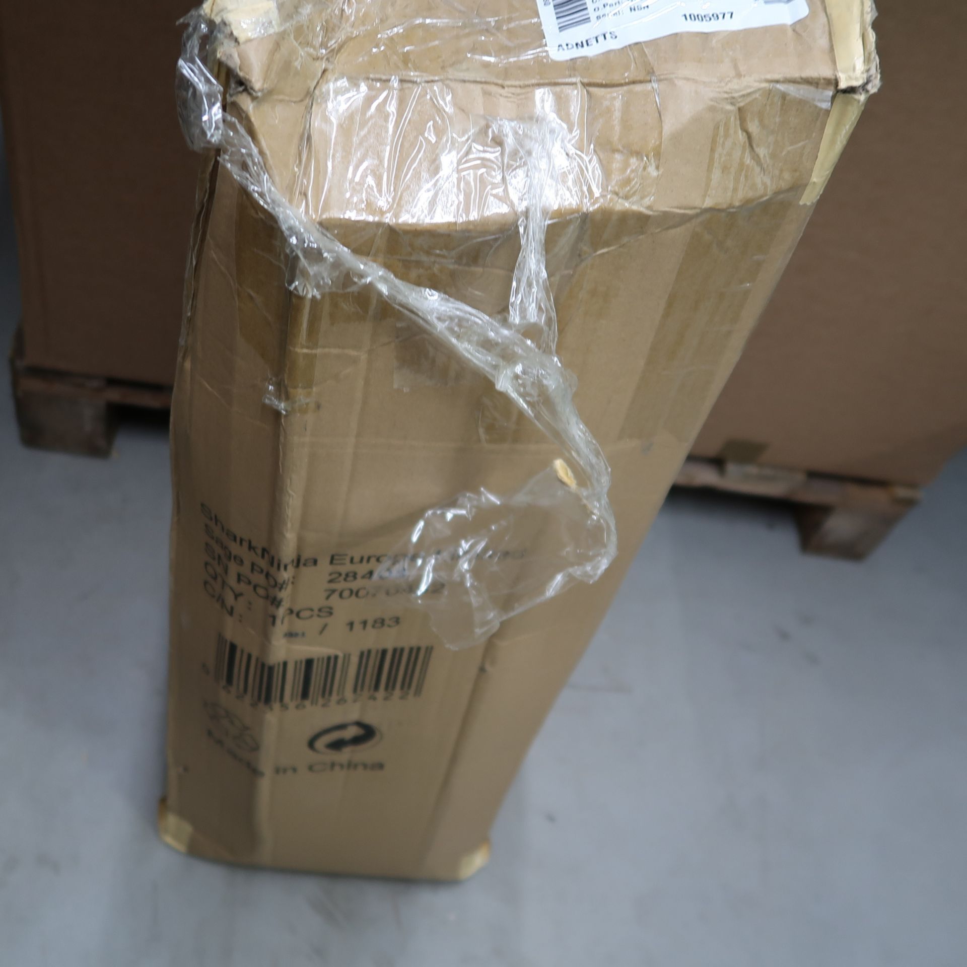 Pallet of Vacuum Cleaners - Category – Retails Returns/Spare Parts – P104 - Image 9 of 15