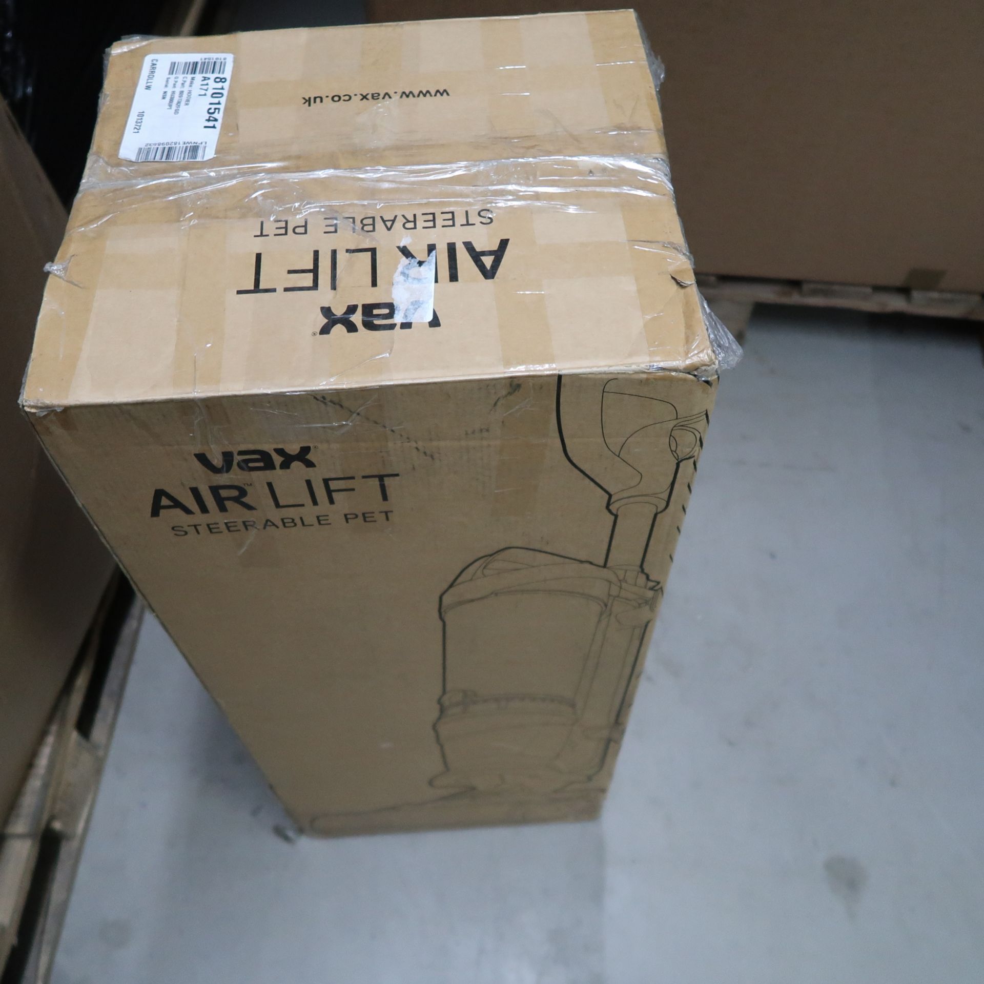 Pallet of Vacuum Cleaners - Category – Retails Returns/Spare Parts – P104 - Image 12 of 15