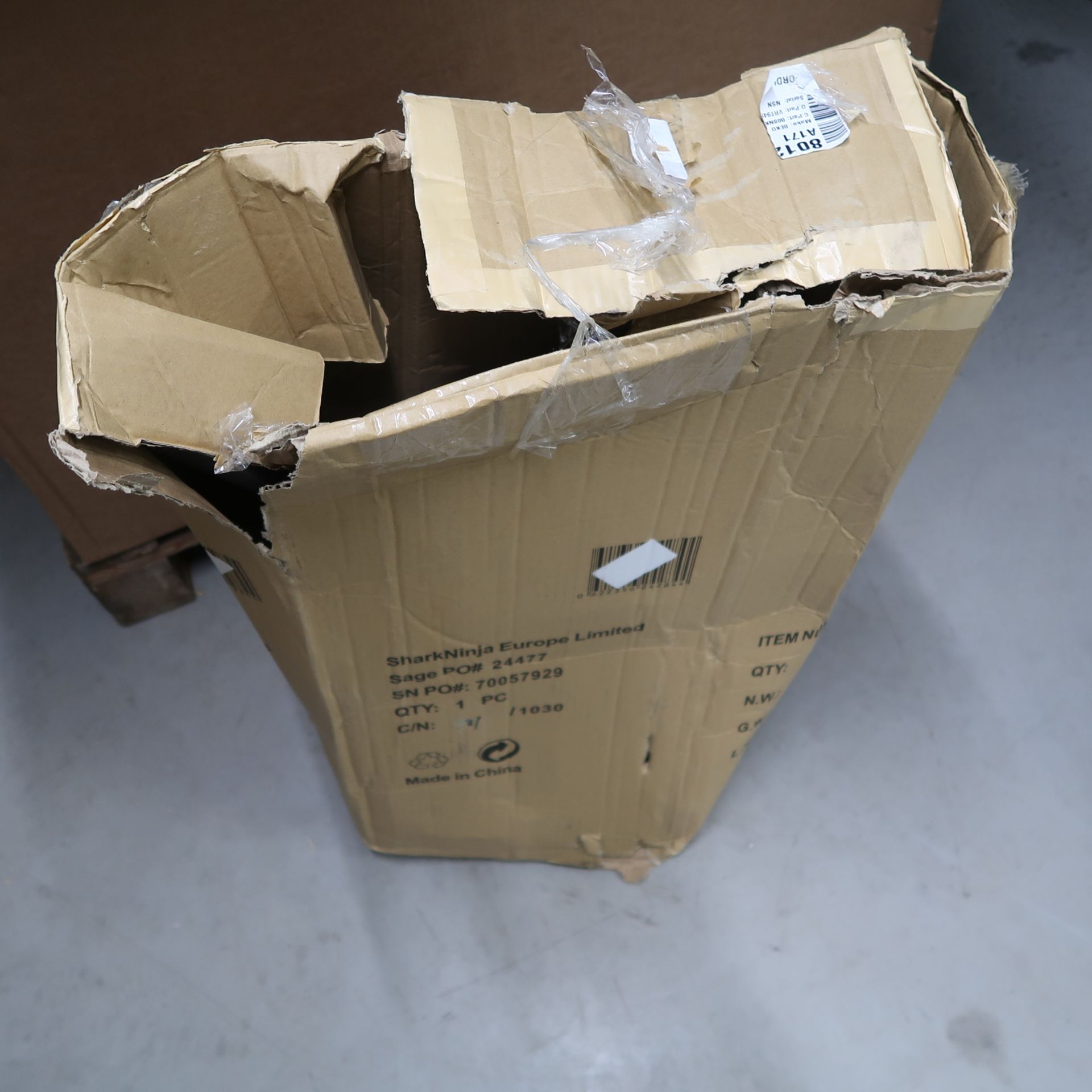 Pallet of Vacuum Cleaners - Category – Retails Returns/Spare Parts – P104 - Image 14 of 15