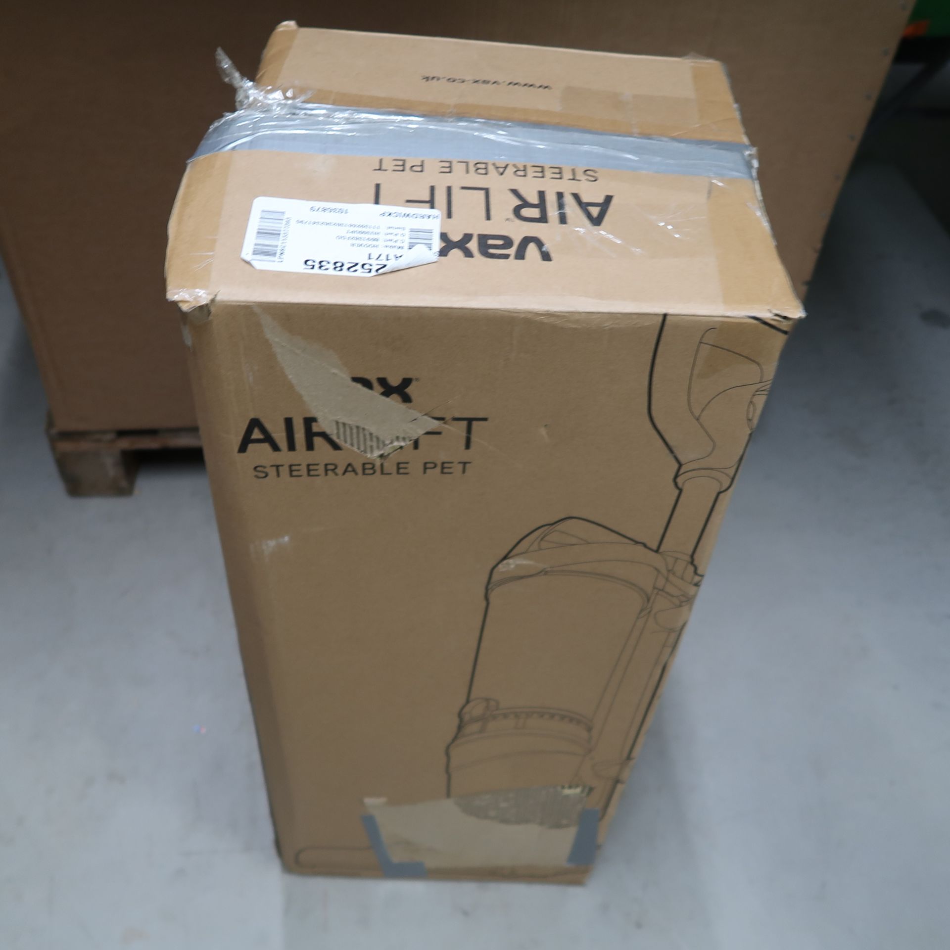Pallet of Vacuum Cleaners - Category – Retails Returns/Spare Parts – P104 - Image 13 of 15