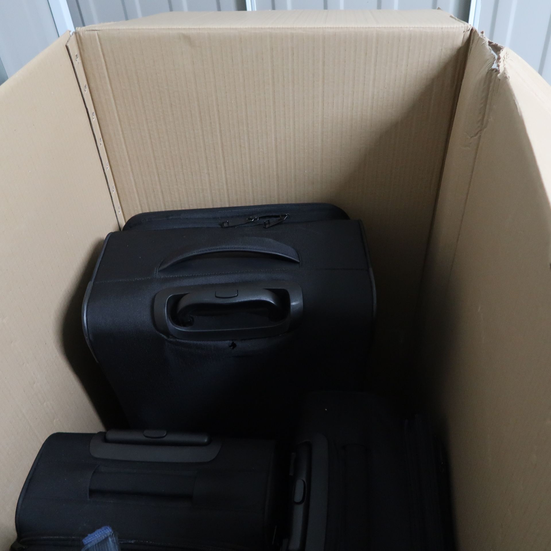 Pallet of Travel & Suitcases - Category – Retails Returns – P103 - Image 7 of 8
