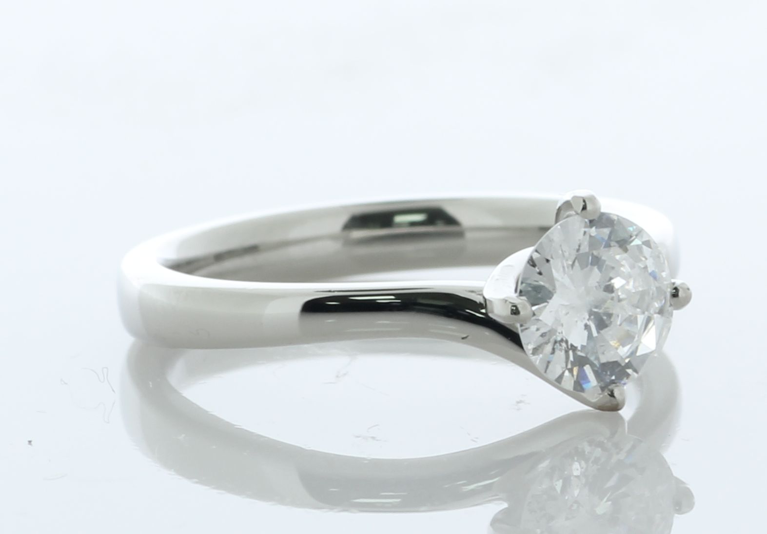 Platinum Single Stone Fancy Claw Set Diamond Ring 0.71 Carats - Bild 2 aus 5