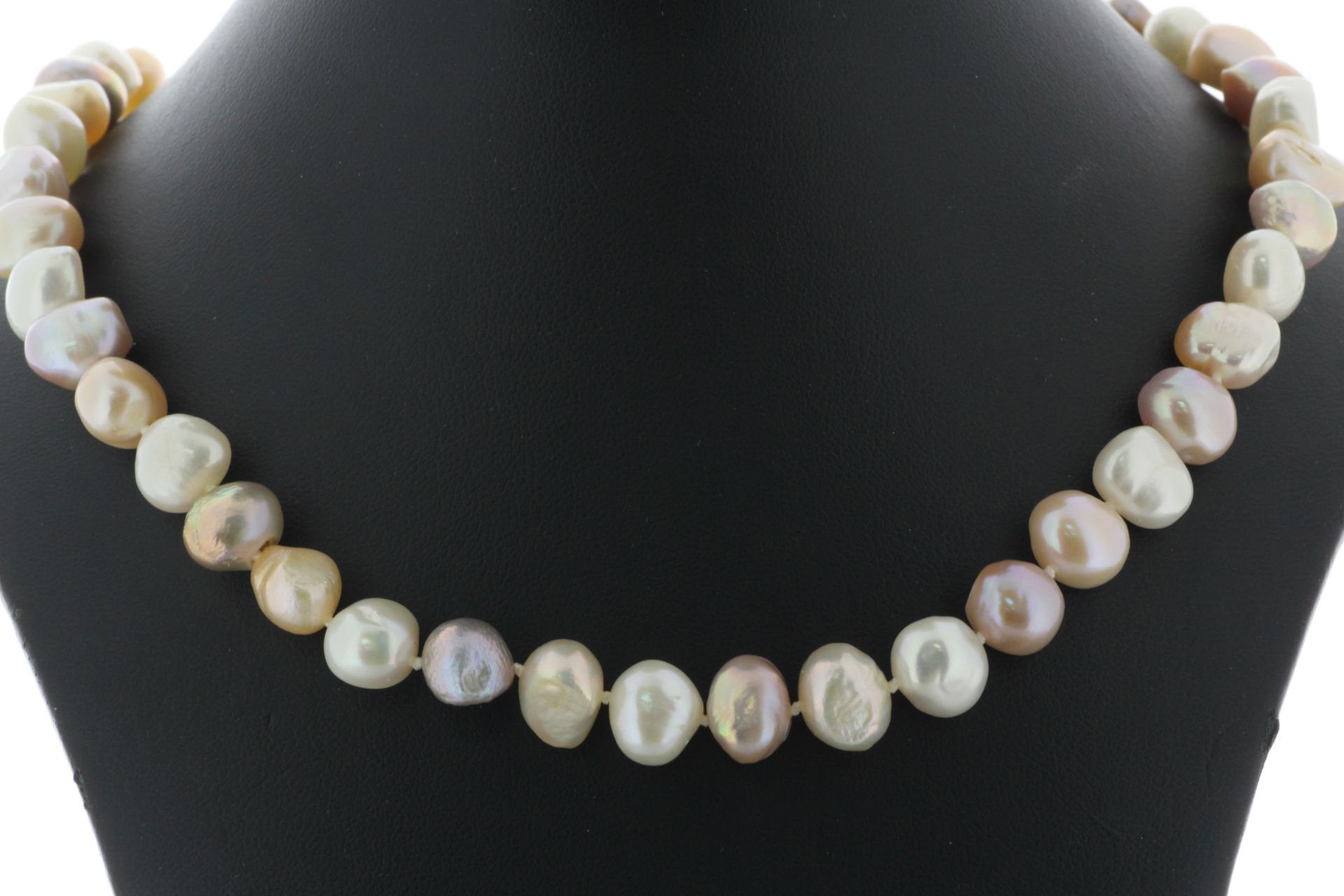 18 inch Baroque Shaped Freshwater Cultured 8.0 - 8.5mm Pearl Necklace With Brass Clasp - Image 3 of 4