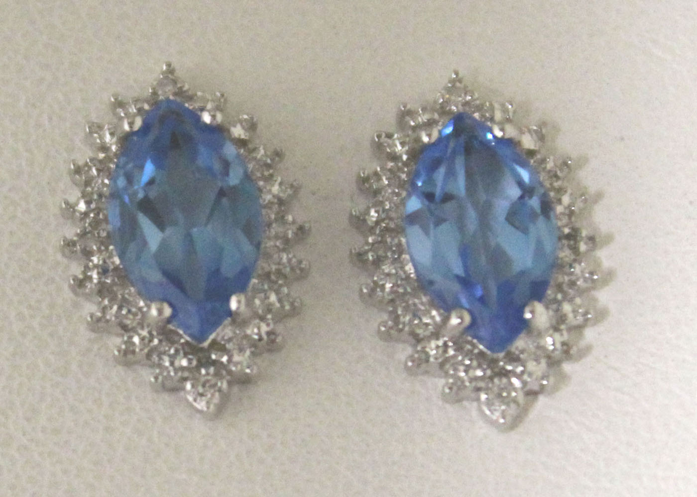 9ct White Gold Diamond and Blue Topaz Earring (BT3.73) 0.02 Carats - Bild 4 aus 6