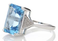 9ct White Gold Diamond and Blue Topaz Ring 8.25 Carats