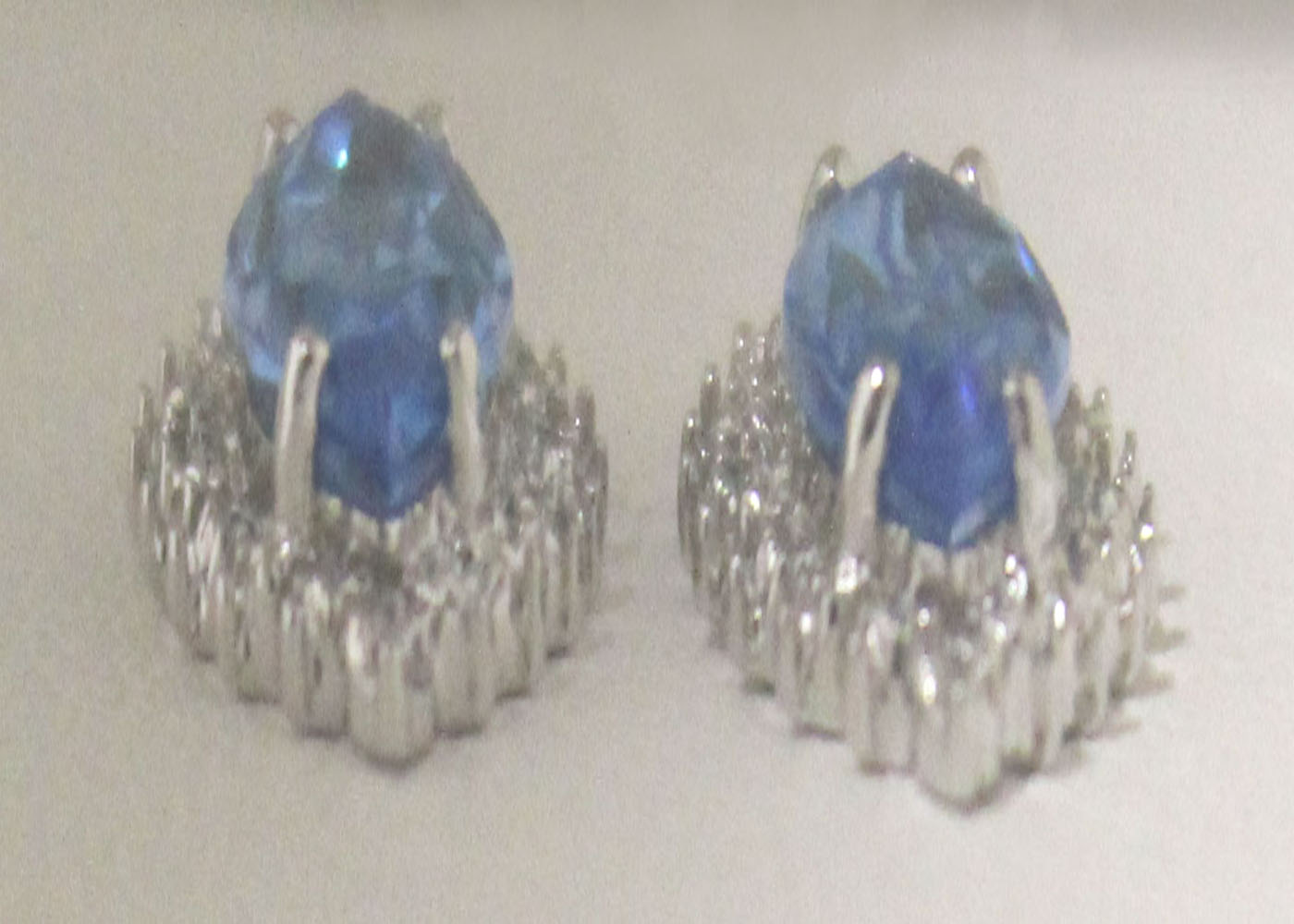 9ct White Gold Diamond and Blue Topaz Earring (BT3.73) 0.02 Carats - Bild 5 aus 6