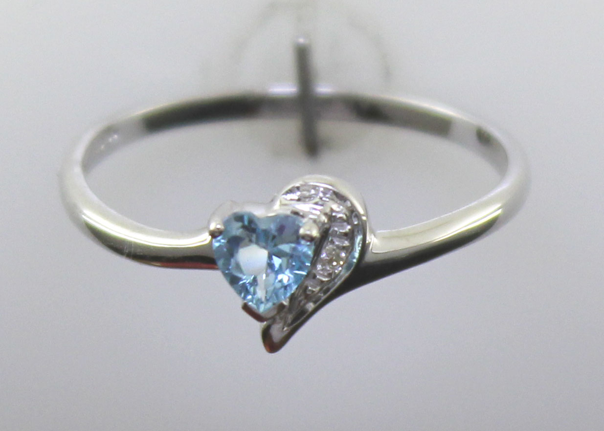 9ct White Gold Fancy Cluster Diamond and Blue Topaz Ring (BT0.32) 0.01 Carats - Image 9 of 10