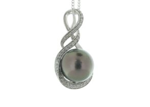 18ct White Gold Diamond and Pearl Drop Pendant (PL1.00) 0.21 Carats