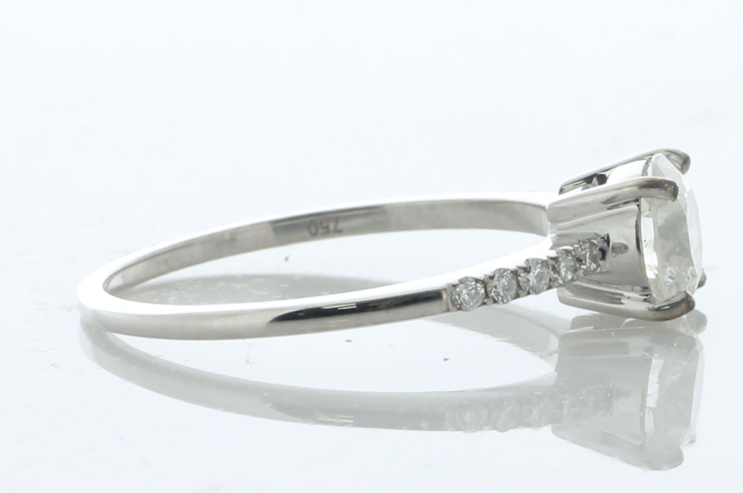 18ct White Gold Single Stone Prong Set With Stone Set Shoulders Diamond Ring (0.90) 1.00 Carats - Image 3 of 5