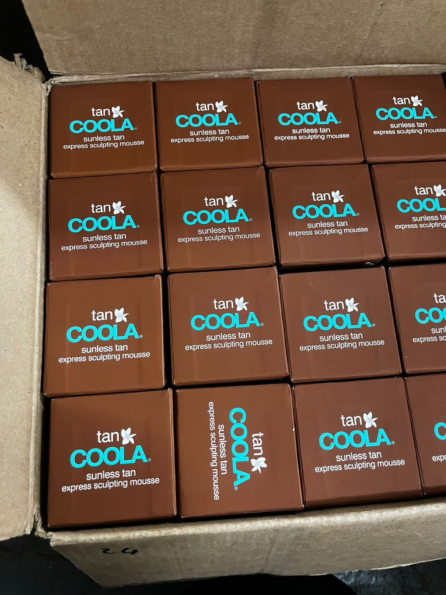 Coola Sunless Tan Firming Lotion x48, Est retail value £1920 - Bild 3 aus 3