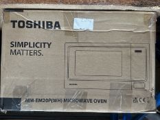 Toshiba Microwave Oven. RRP £100 - Grade U