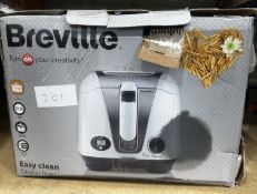 Breville Easy Clean Digital Fryer. RRP £40 - Grade U
