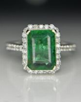 Beautiful 2.67ct Natural Columbian Emerald With Natural Diamonds & 18k Gold