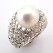 18K White Gold Ring Detailed With Pearl and Brilliant Diamonds