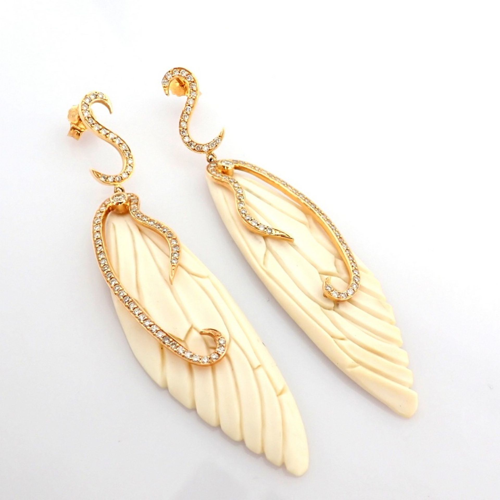 An Exquisite Bone-Carved Wing Earrings Detailed With Brilliant Diamonds and Gold - Image 4 of 7