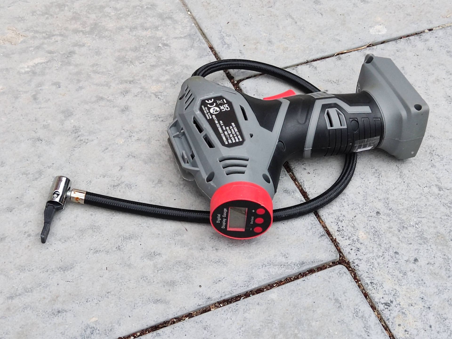 Bergman Pro CAP110D Automatic Cordless Digital Tyre Inflator (RS-A0238/2)