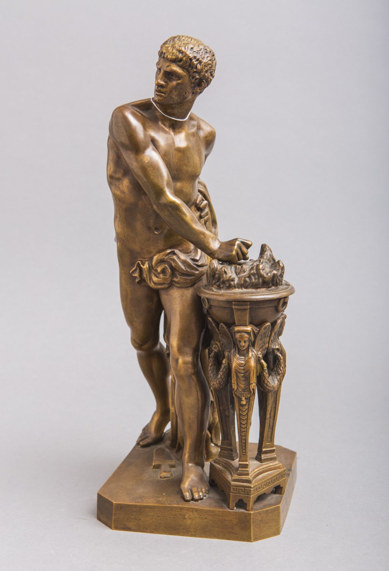 Künstler/in unbekannt (wohl Frankreich, 19. Jh.), Antiker Krieger an Feuerschale