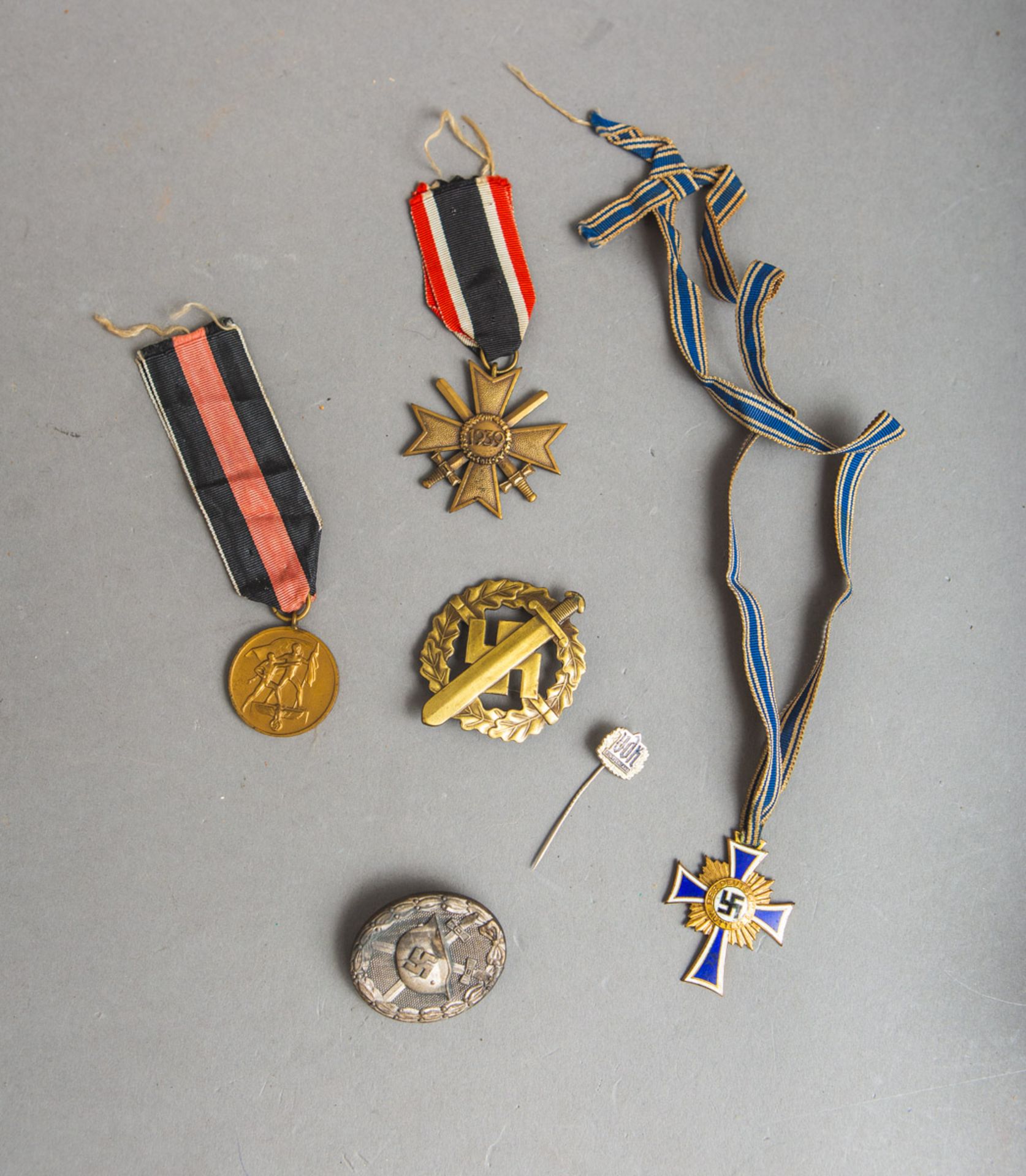 Konvolut von Orden- und Ehrenzeichen (2. WK, Drittes Reich)
