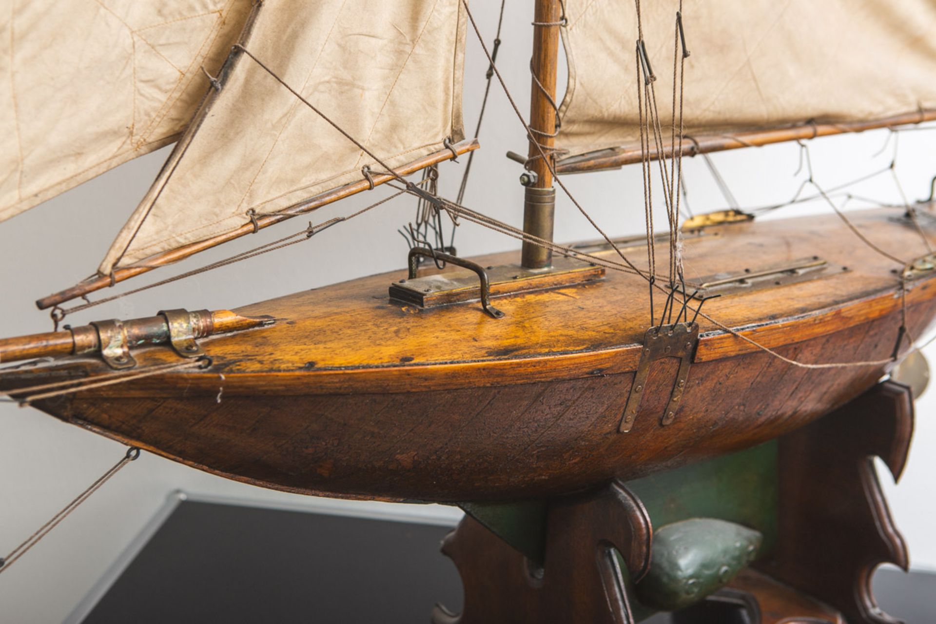 Schiffsmodell eines Segelbootes (wohl um 1900) - Image 2 of 3