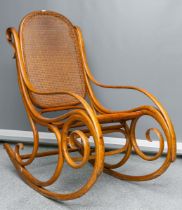 Schaukelstuhl (wohl Thonet, um 1900)