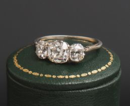 Damenring mit Diamantbesatz im modifizierten Peruzzi-Schliff (England, 19. Jh.)