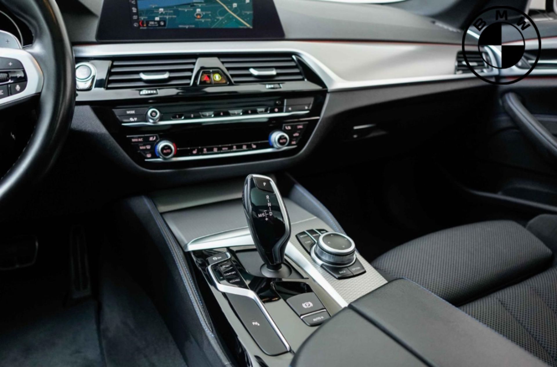 BMW 520d Touring - Image 6 of 9