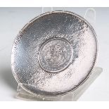 Kleine flache Münzschale aus Silber (China)
