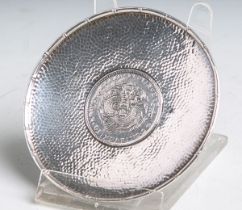 Kleine flache Münzschale aus Silber (China)