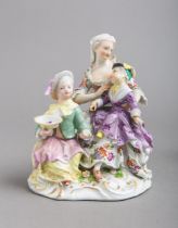 Porzellanfigurengruppe Frau mit zwei Kindern (Meissen, 18. Jh.)