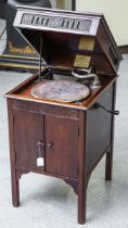 Grammophon-Schrank (Micro-Perophone, London, England)