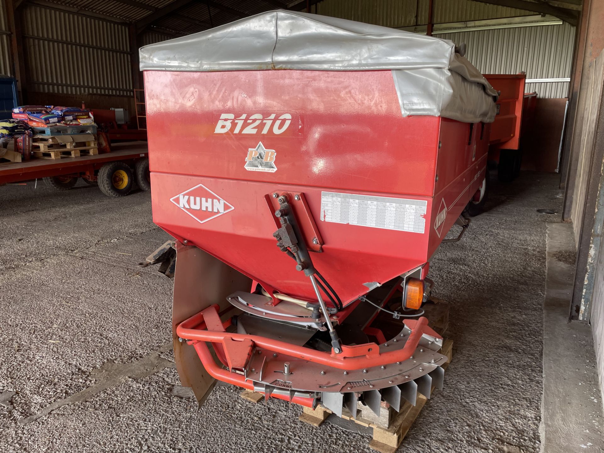 2005 Kuhn Fertiliser Spreader with B1210 extending sides - owned from new - Subject to VAT - Image 2 of 5