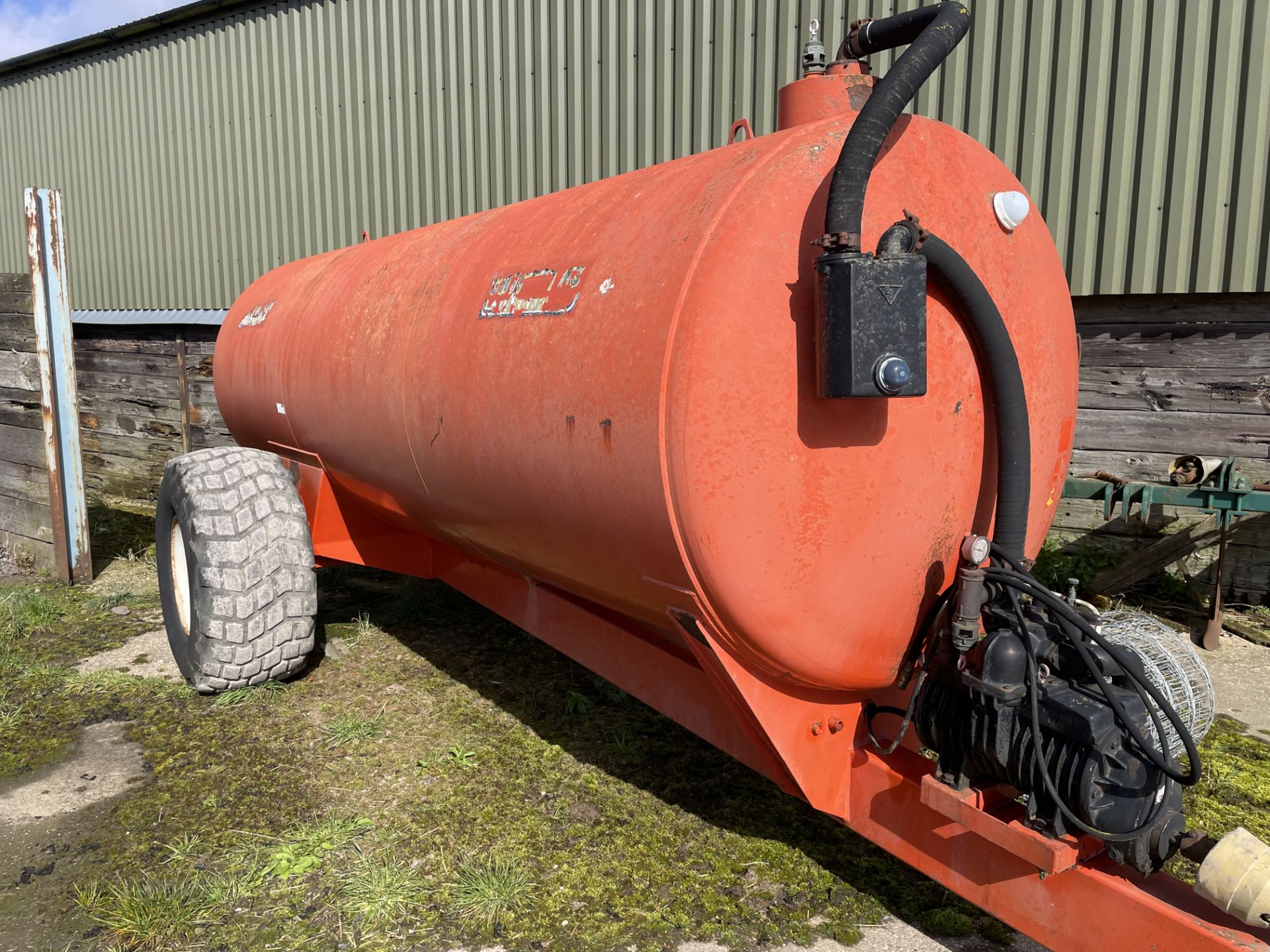 1993 Griffiths 2000 gallon slurry tanker on floatation tyre - not in working order - Subject to VAT - Image 2 of 3