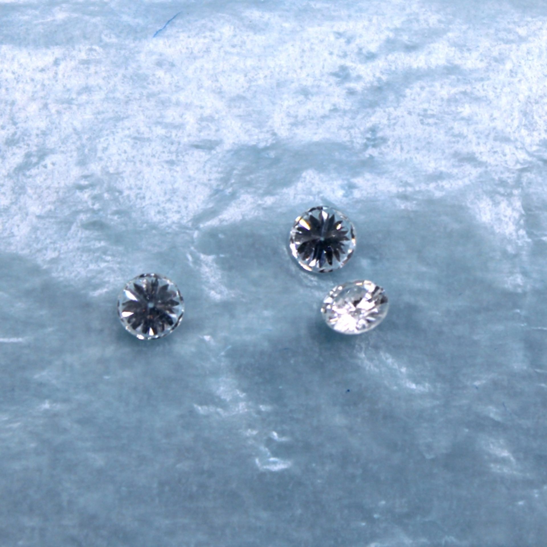 Brillanten Diamanten Konvolut, darunter 3 x ca. 0,15 ct., 11 x ca. 0,08 ct. und kleinere Steine