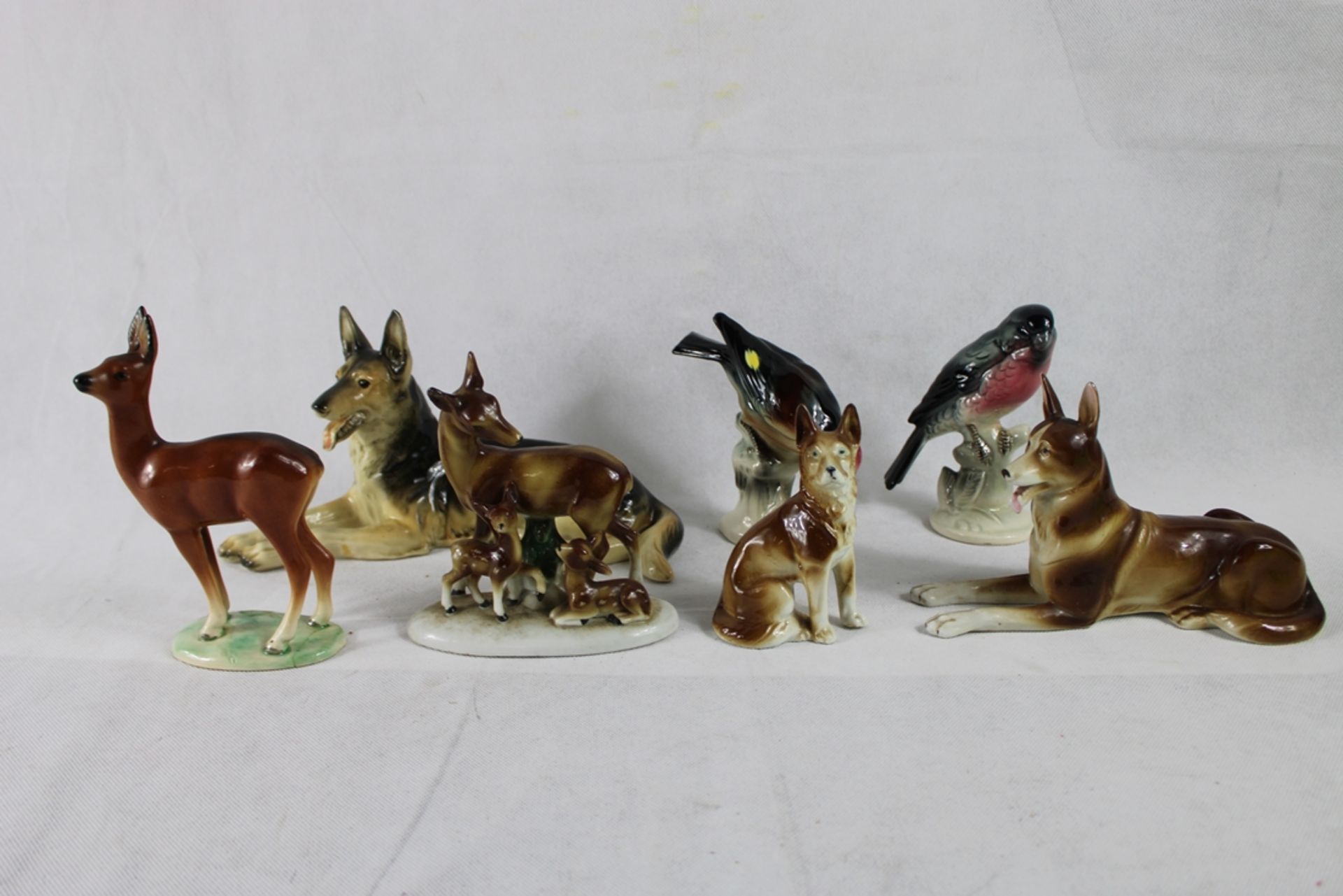 Porzellanfiguren Schäferhunde Rehe Vögel etc. Konvolut 8 St., vereinzelt Beschädigungen möglich - Image 2 of 3