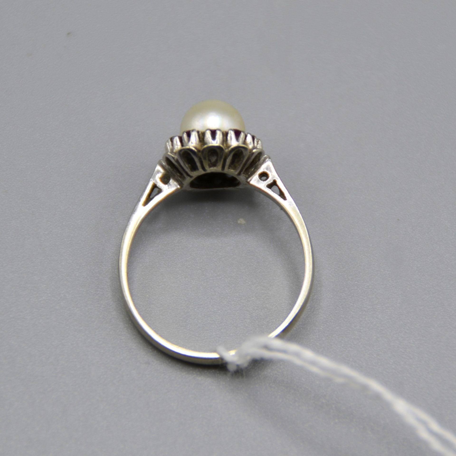 Perlen Rubin Ring 750 Weißgold, Perle Ø ca. 6,6 mm, Ring Ø ca. 18,5 mm, 3,5 g - Bild 2 aus 2