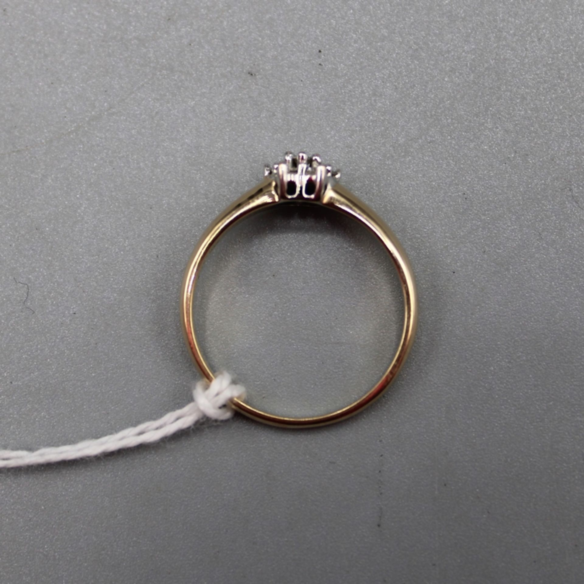 Brillantring 585 Gold, 7 kl. Brillanten zus. ca. 0,2 ct., Ø ca. 18 mm, 3 g - Bild 2 aus 2