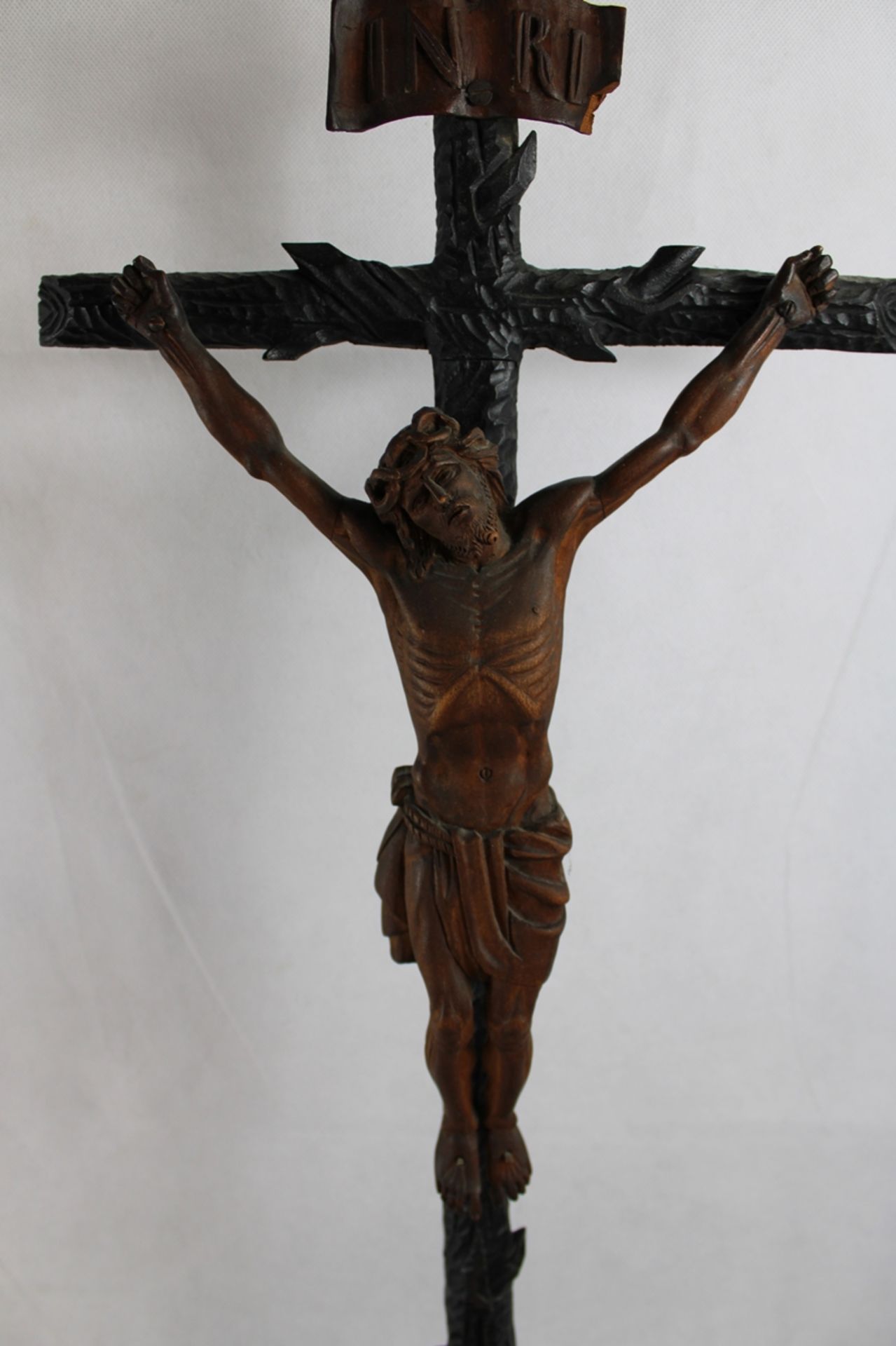 Standkreuz Kruzifix geschnitzt um 1900, ca. 71 cm - Bild 2 aus 2