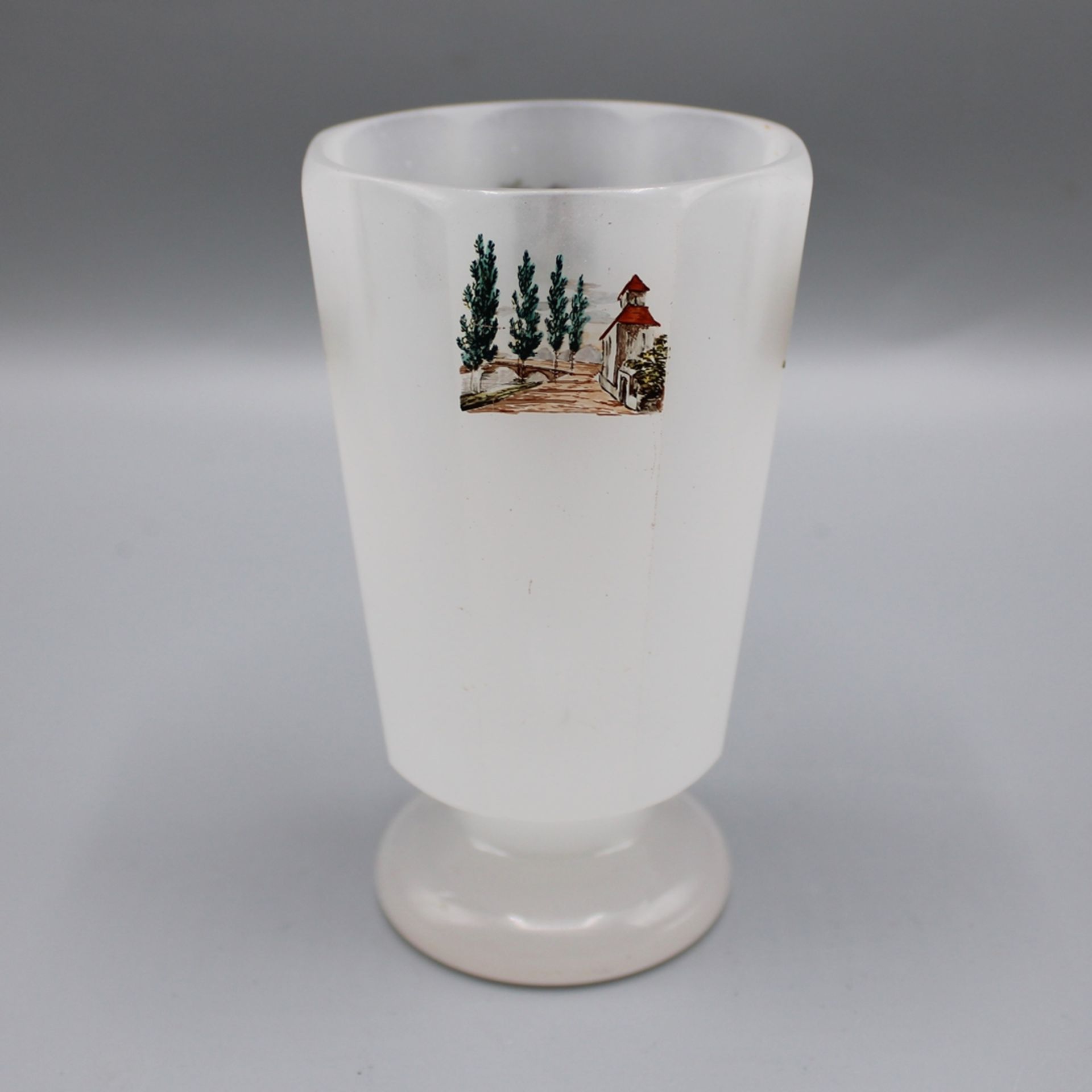Alabasterglas Fußbecher m. kl. handgemalten Landschaftsszenen 19 Jh., ca. 11 cm - Bild 2 aus 4