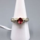 Goldring 585 m. rosa Edelstein (wohl Turmalin) u. kl. Diamanten, Ring Ø ca. 17,5 mm, 5,2 g