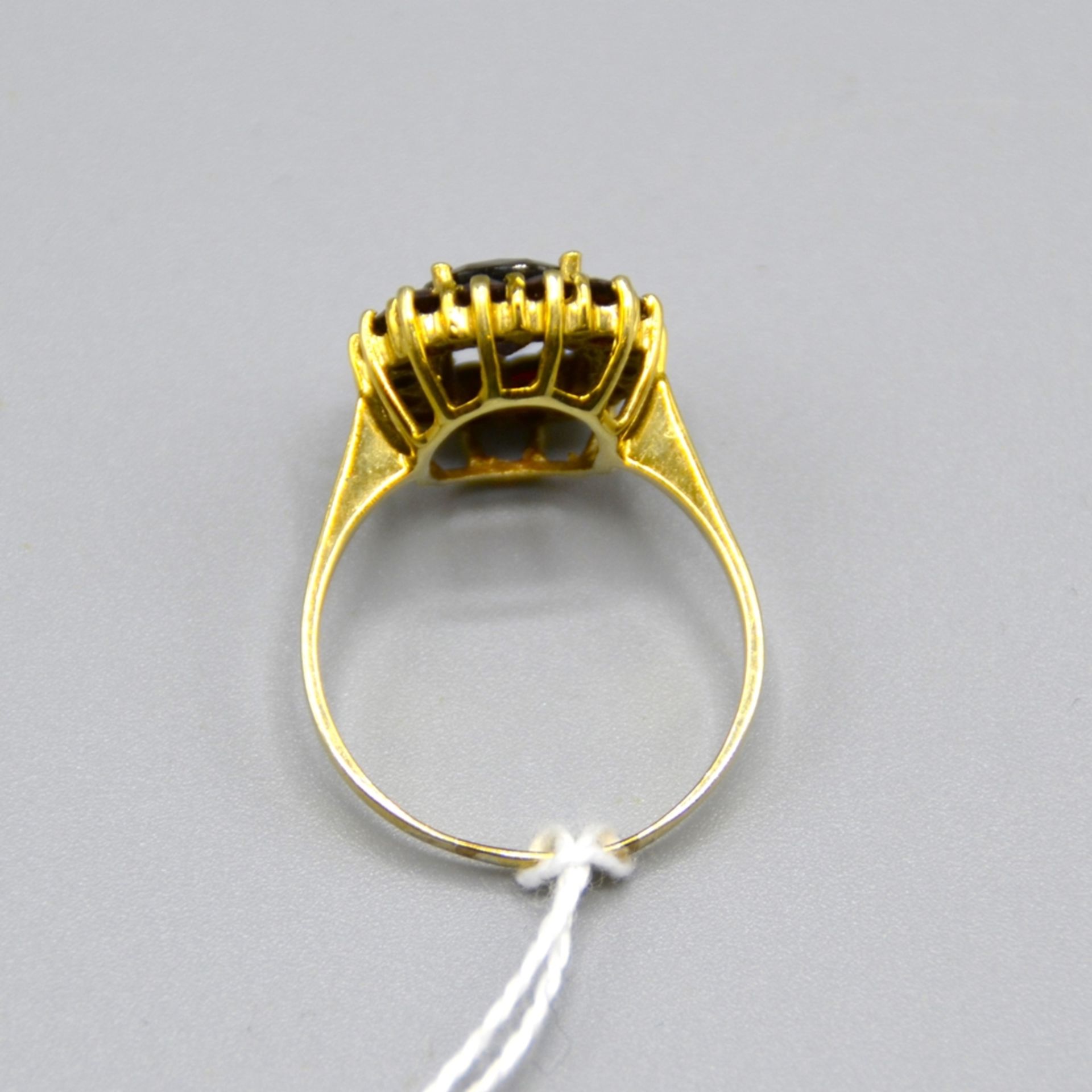 Granatring 585 Gold, Ringkopf ca. 16,7 x 15,1 mm, Ø Ring ca. 20 mm, 5,3 g - Bild 2 aus 2