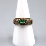 Smaragd Diamanten Ring 585 Gold, mittig Smaragd Cabochon seitl. mit kleinen Diamanten, Ø ca. 18 mm,