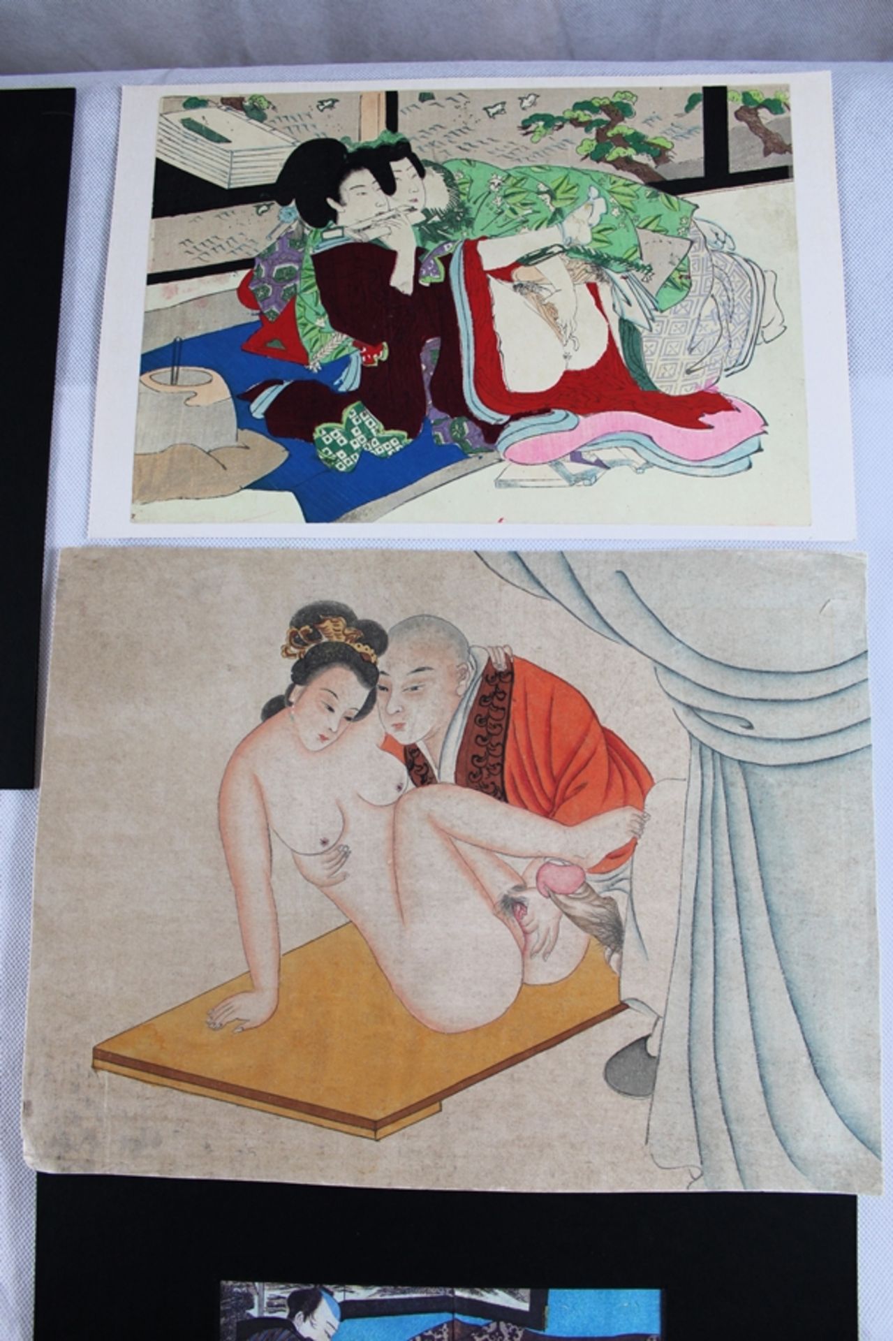 Shunga Bilder erotische Darstellungen Japan Konvolut 5 St., tlw. handkoloriert - Bild 2 aus 3