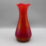 Vase rot irisierend Abriss ca. 14 cm, oberer Rand wohl nachträglich beschliffen