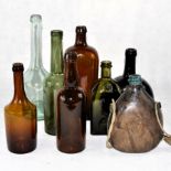Alte Flaschen Konvolut 8-teilig, darunter auch eine seltene lederummantelte Glasflasche/Feldflasche