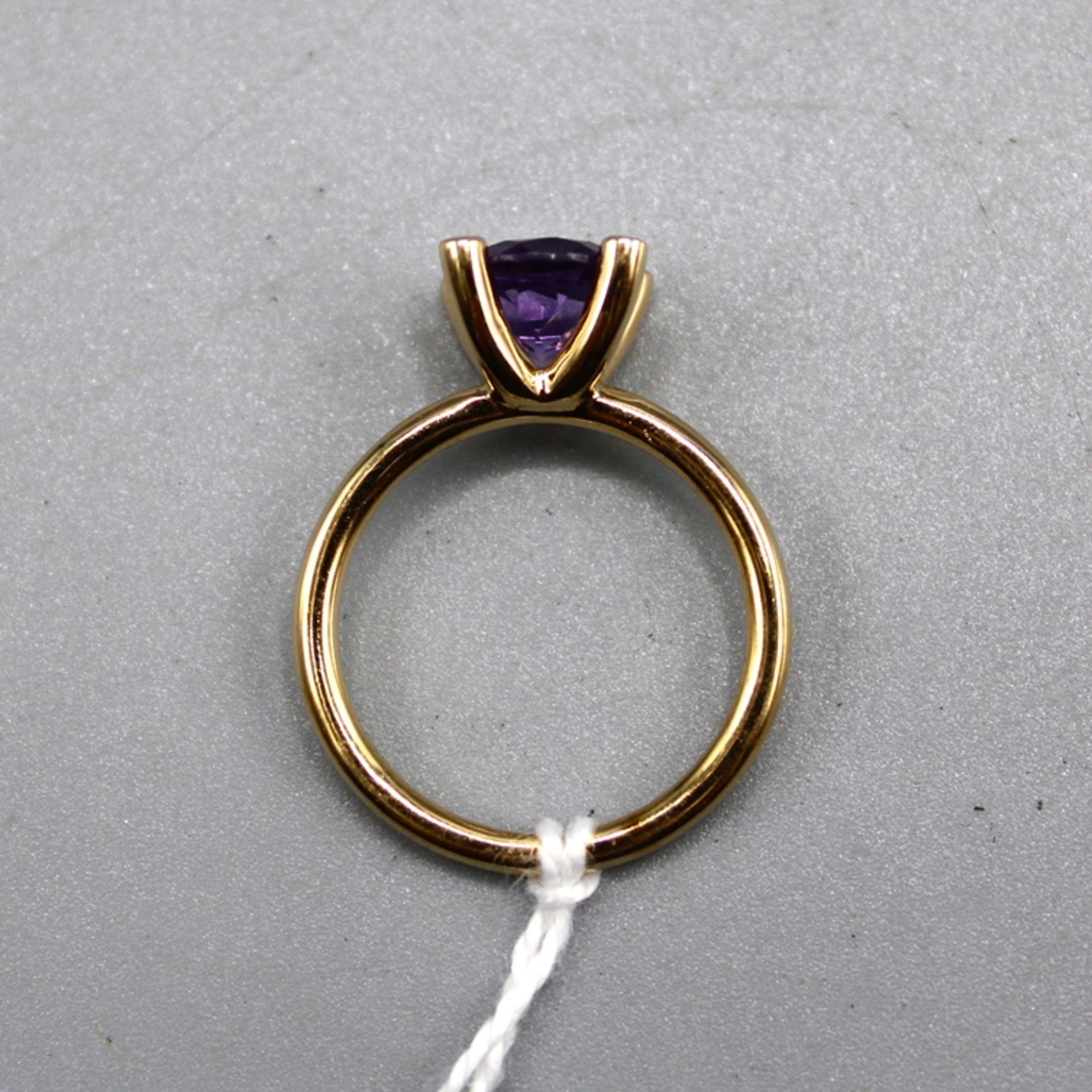 Amethyst Diamant Goldring 333, Amethyst Ø ca. 7,7 mm, 4 kl. Diamanten, Ring Ø ca. 17,5 mm, 3,5 g - Bild 2 aus 2